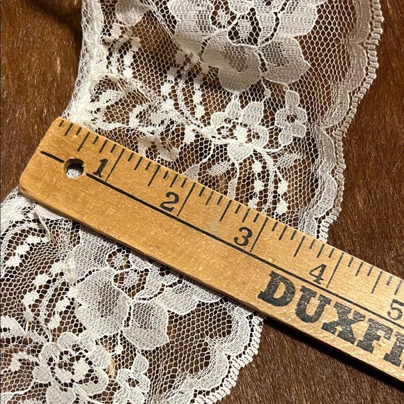 6.3 yards of Ruffled 3.5” lace trim white - Picture 6 of 6